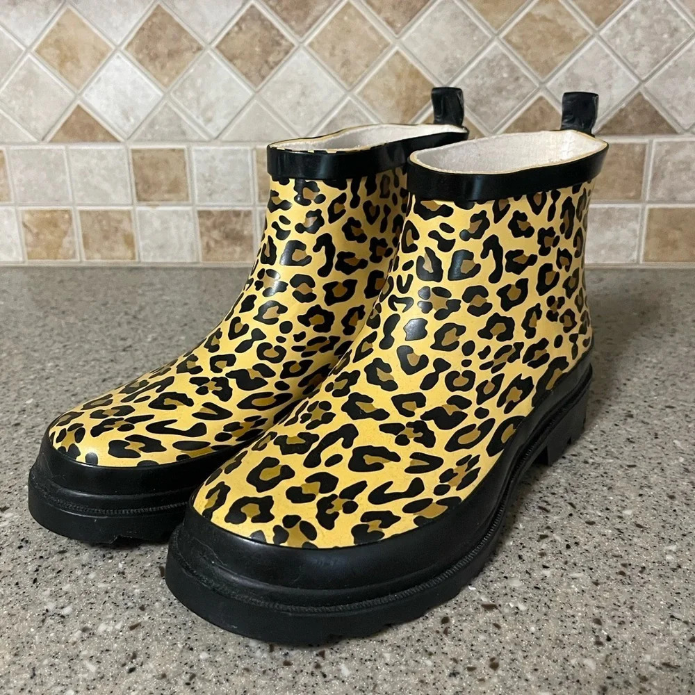 Via Rosa Women’s Leopard Print Ankle Height Rain Boots Size 6